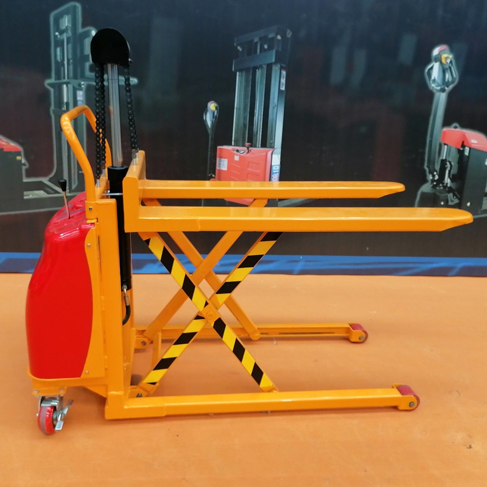 Movable electric high-lift pallet truck